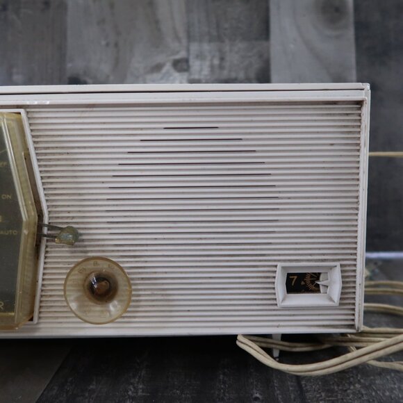 Vintage 1959 RCA VICTOR LEVERMATIC CLOCK RADIO #C-2E MCM - Picture 5 of 10